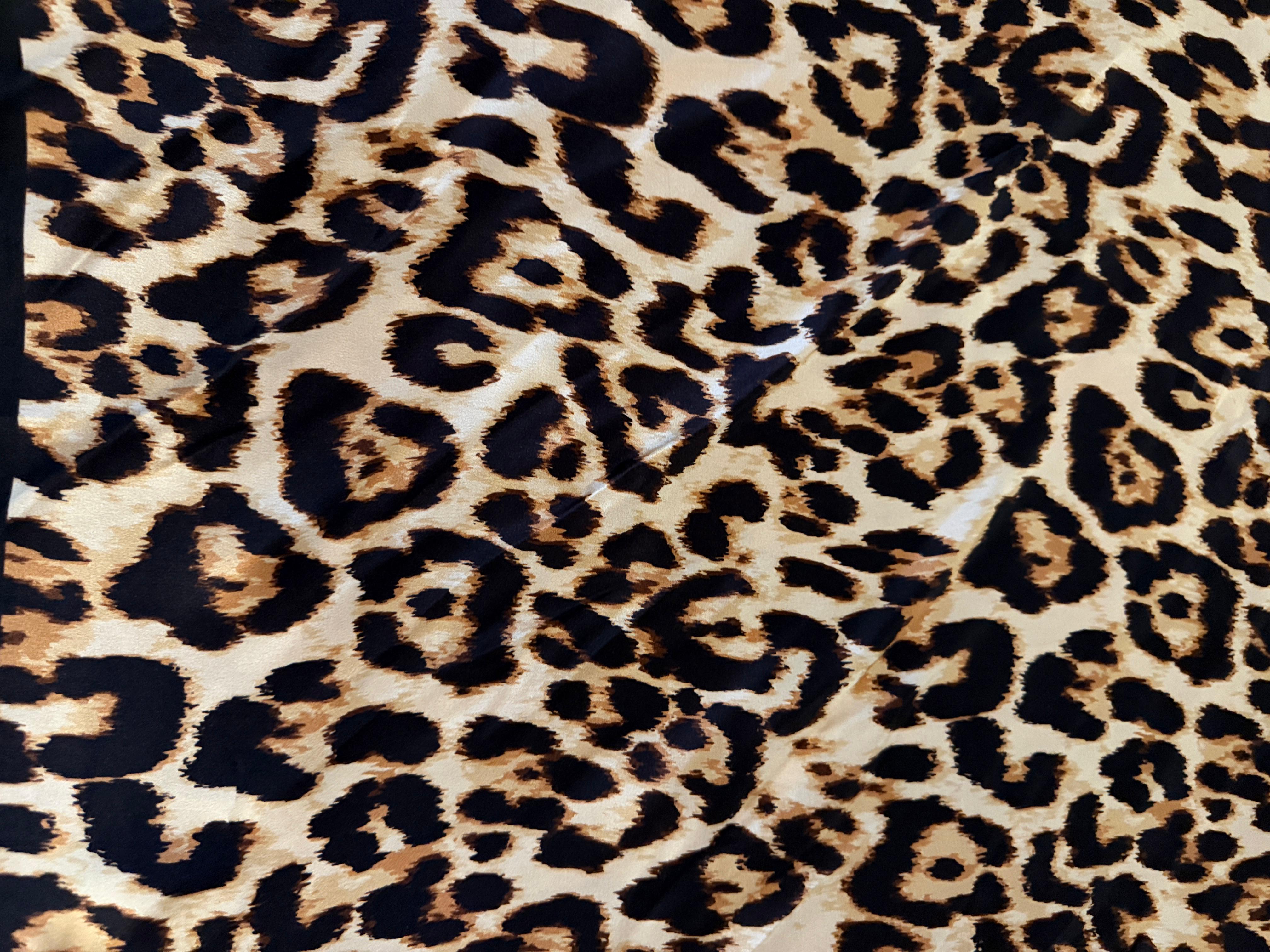 Pañuelo de seda animal print