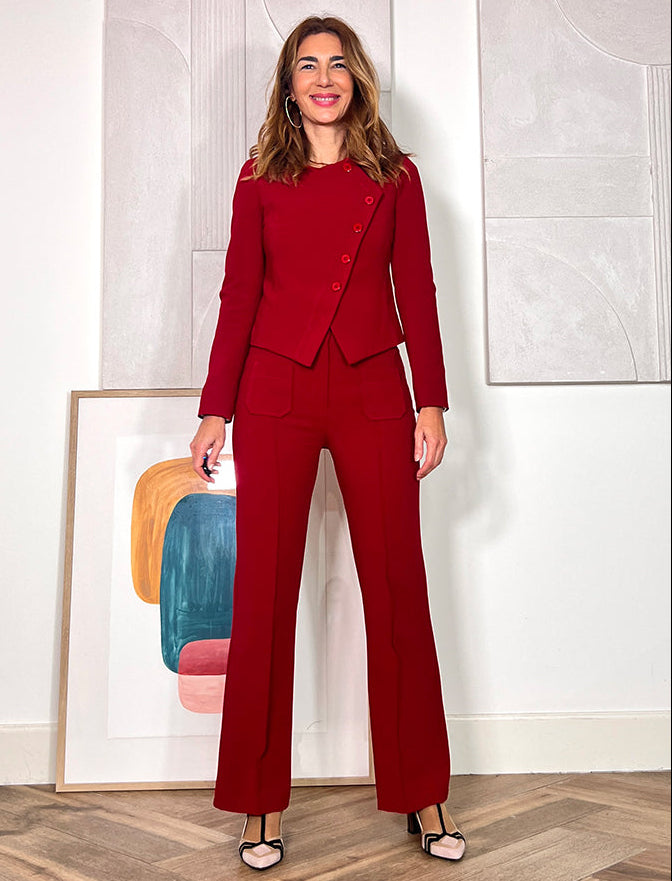 Look diario con pantalón marsala de mujer 