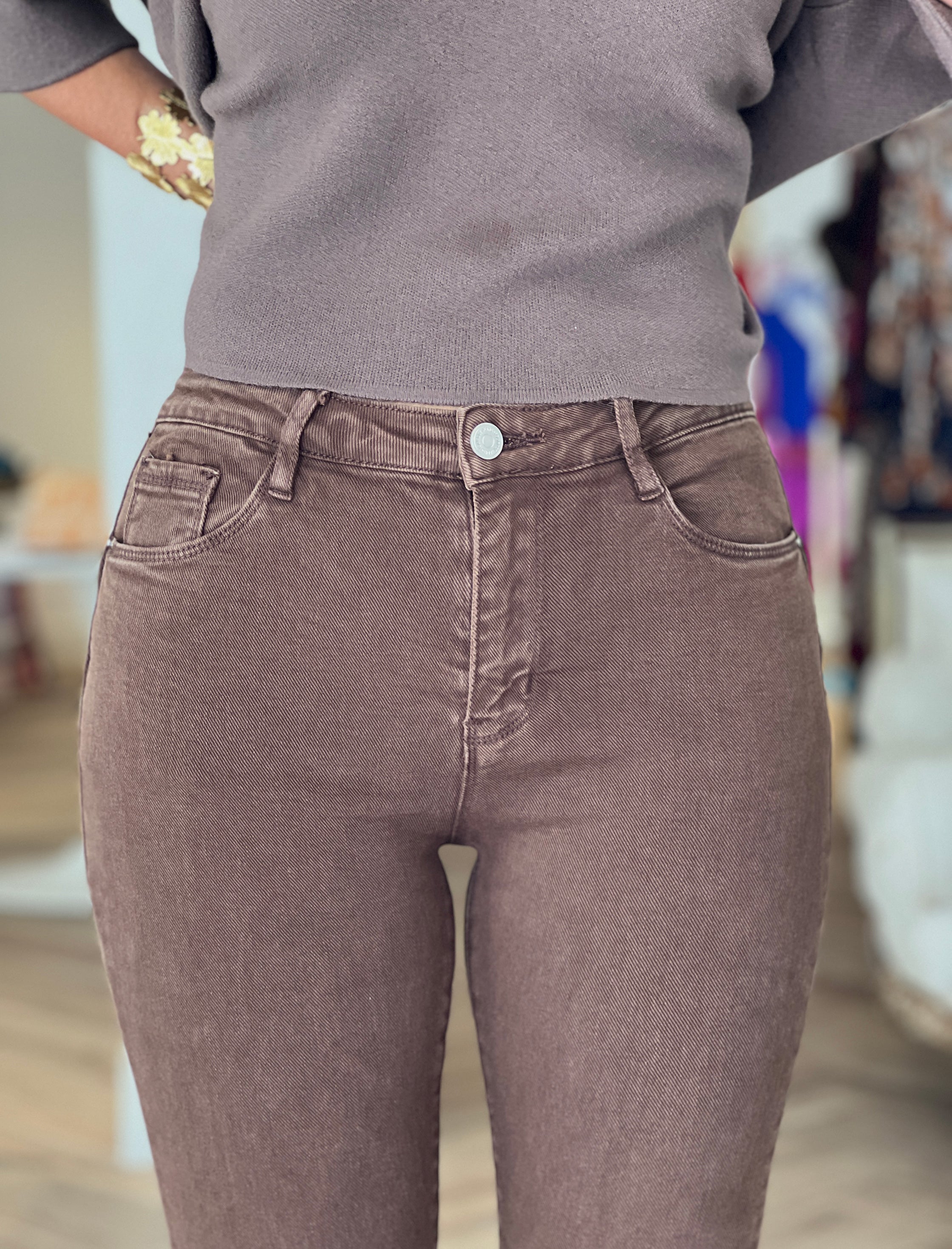Pantalón vaquero marrón chocolate
