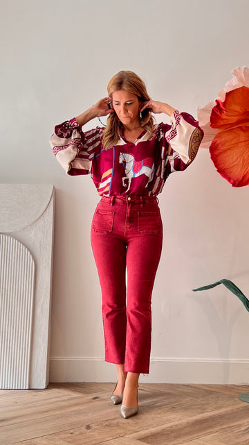 Pantalón vaquero burdeos bolsillos