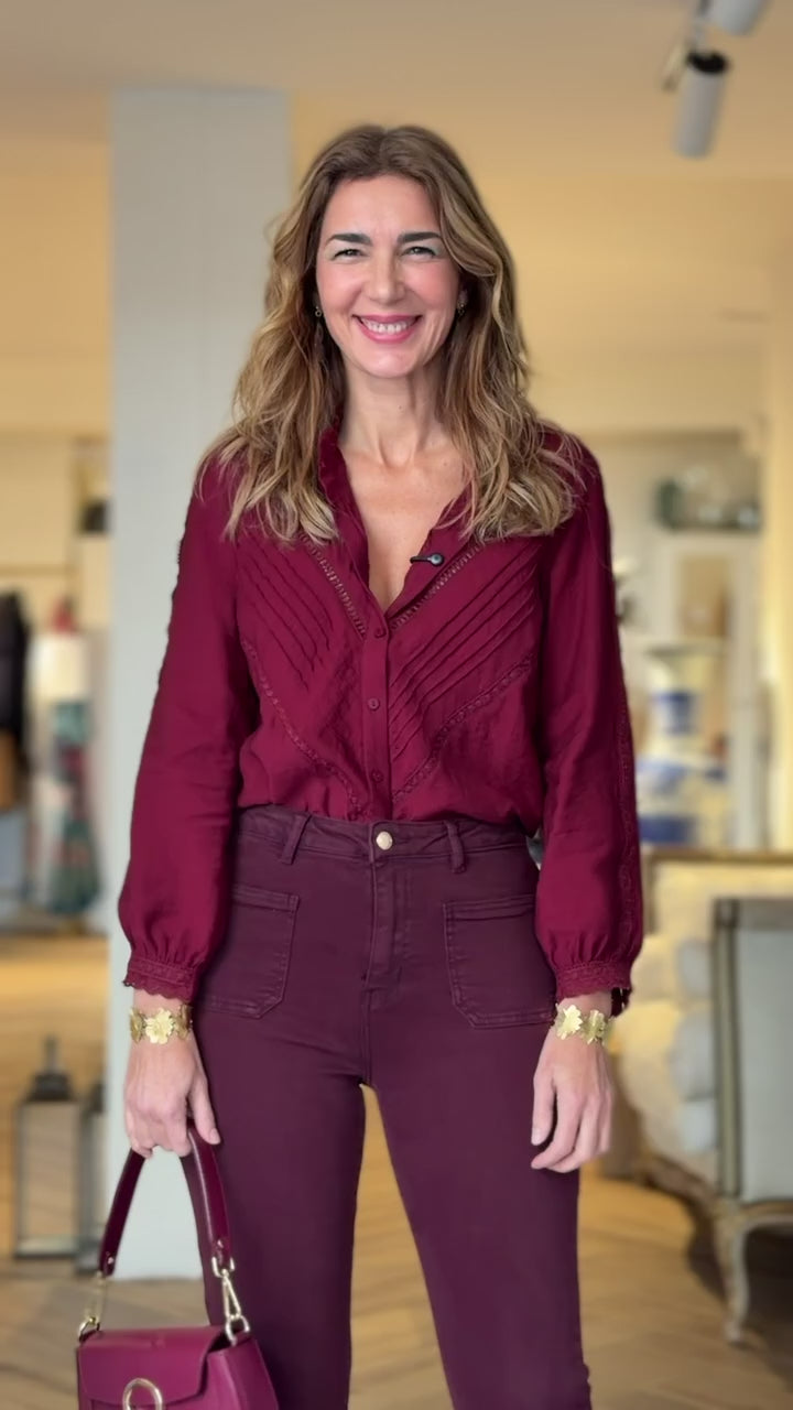 Camisa bordada burdeos