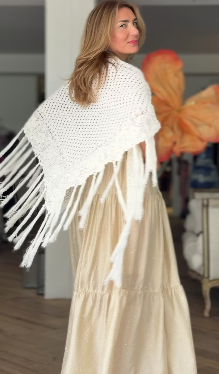 Mantón de crochet artesanal