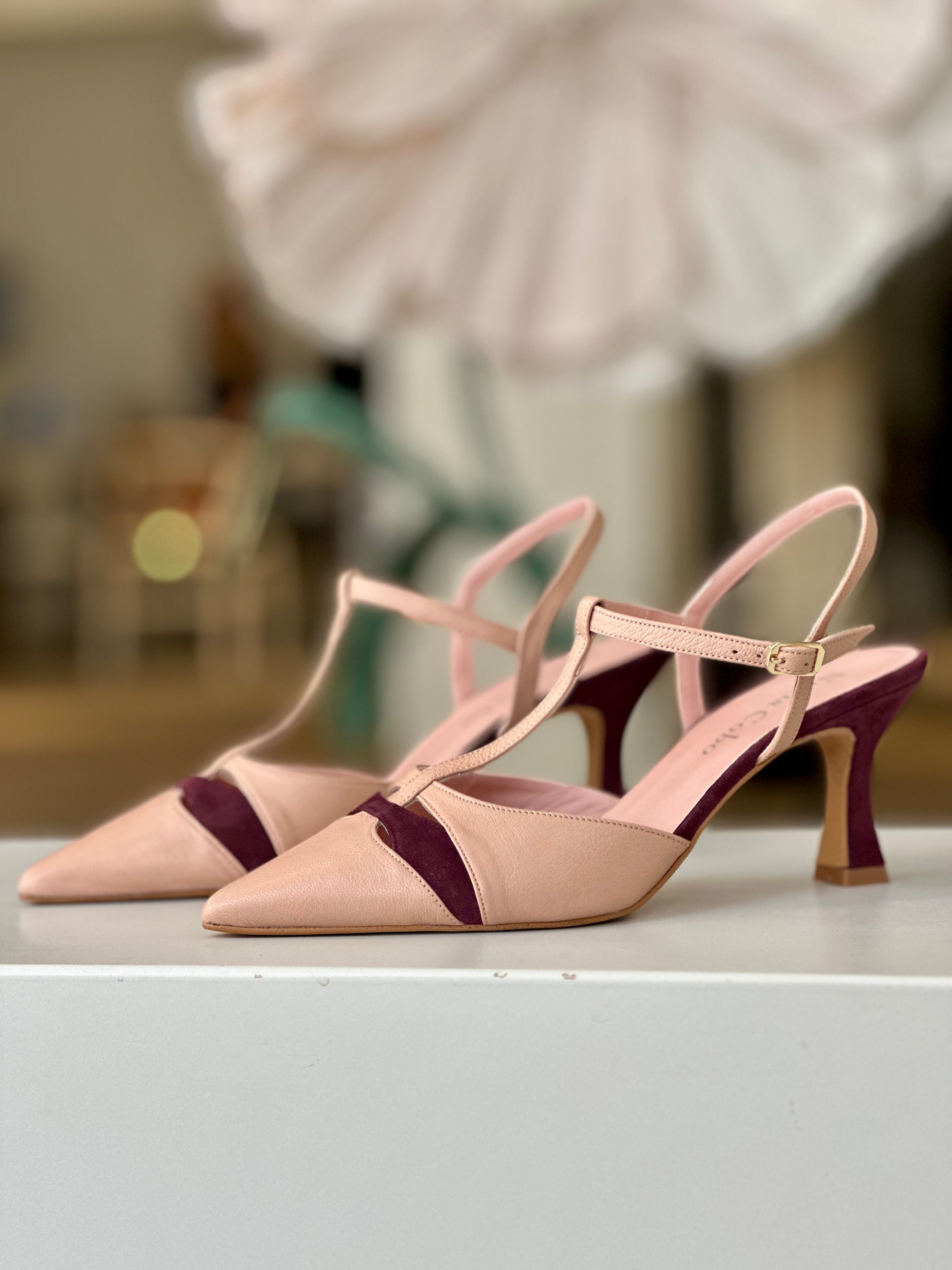 Zapato de fiesta de mujer nude berenjena de Nuria Cobo