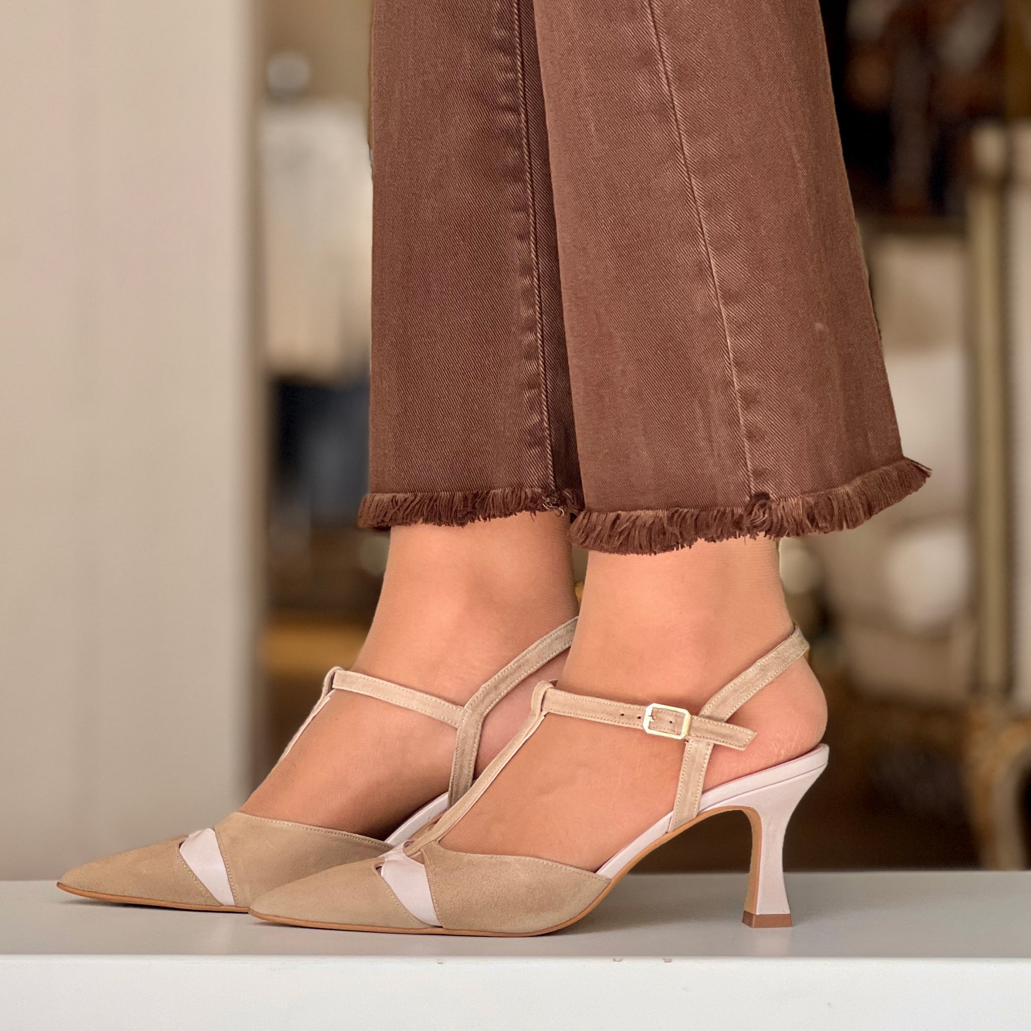 zapatos de salón nude de mujer