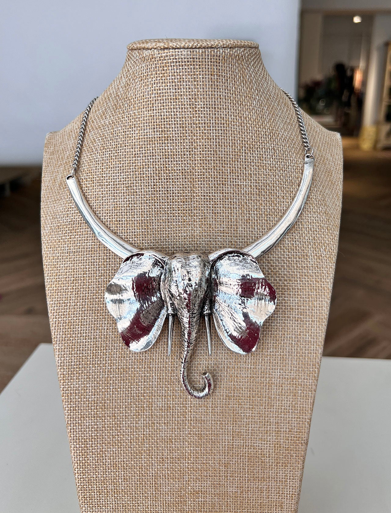 Collar Escultura Elefante Plateado
