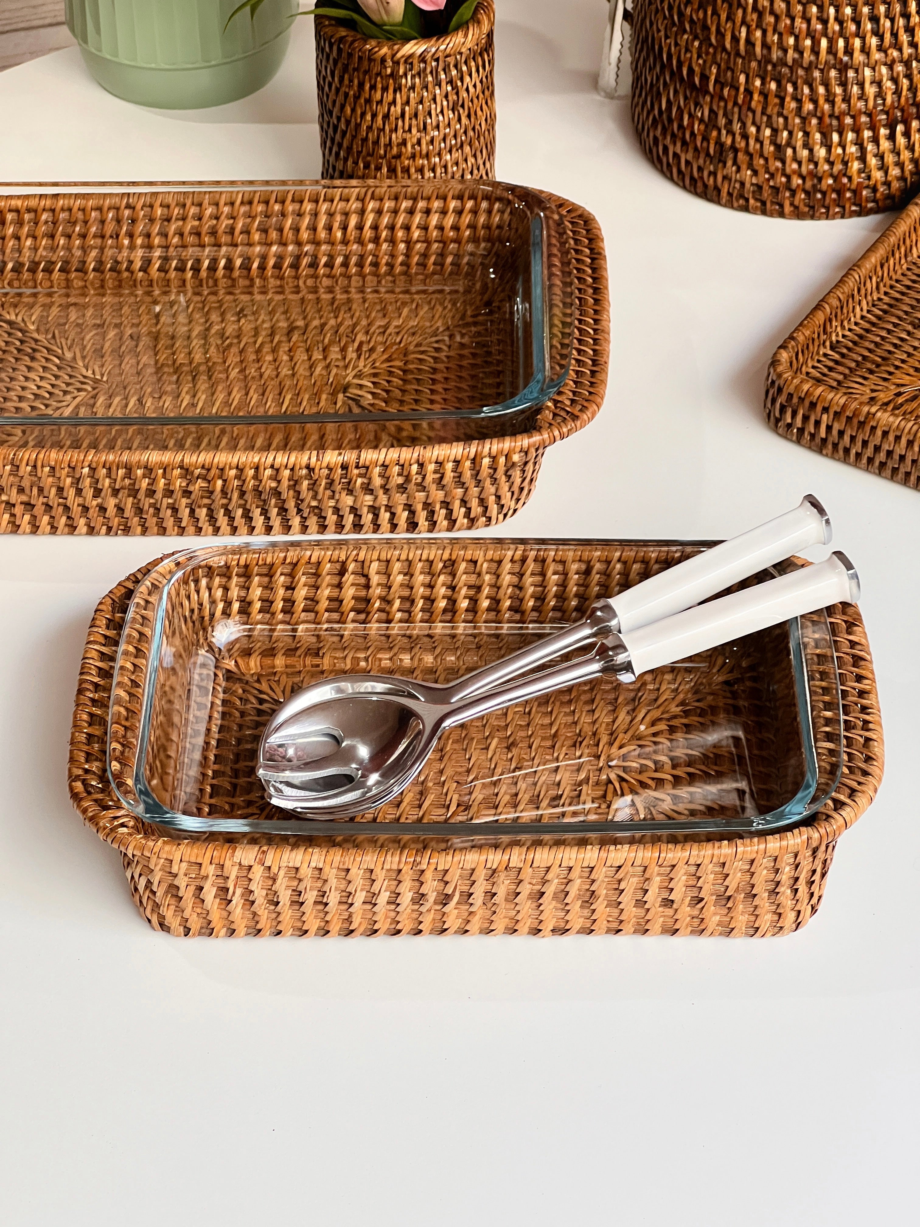 SMALL GLASS RATTAN TRAY