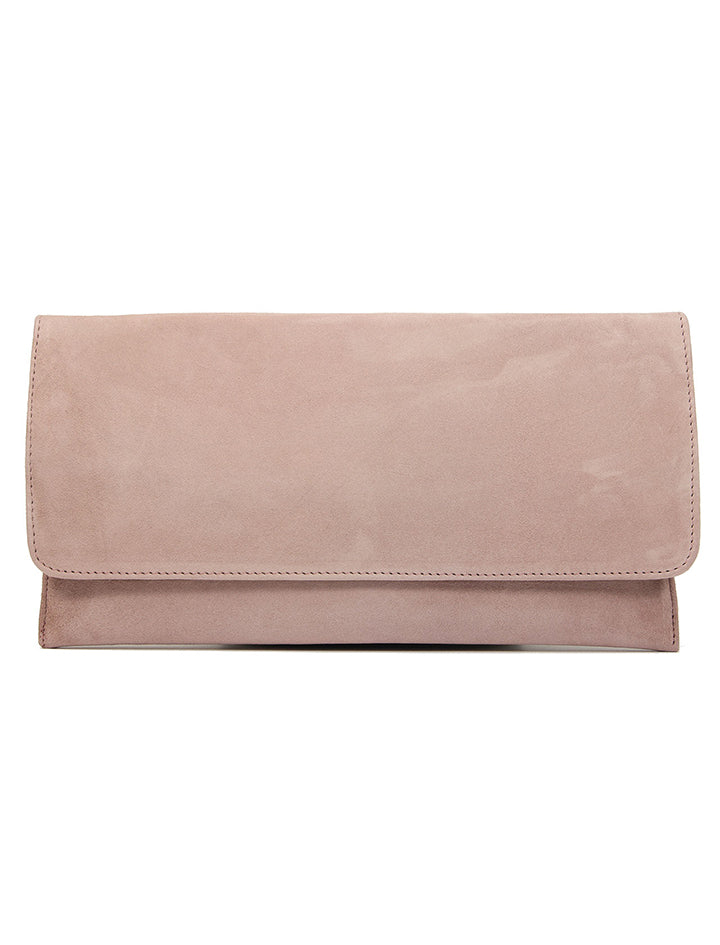 Bolso nude a juego con zapato, combina con vestido azul marino