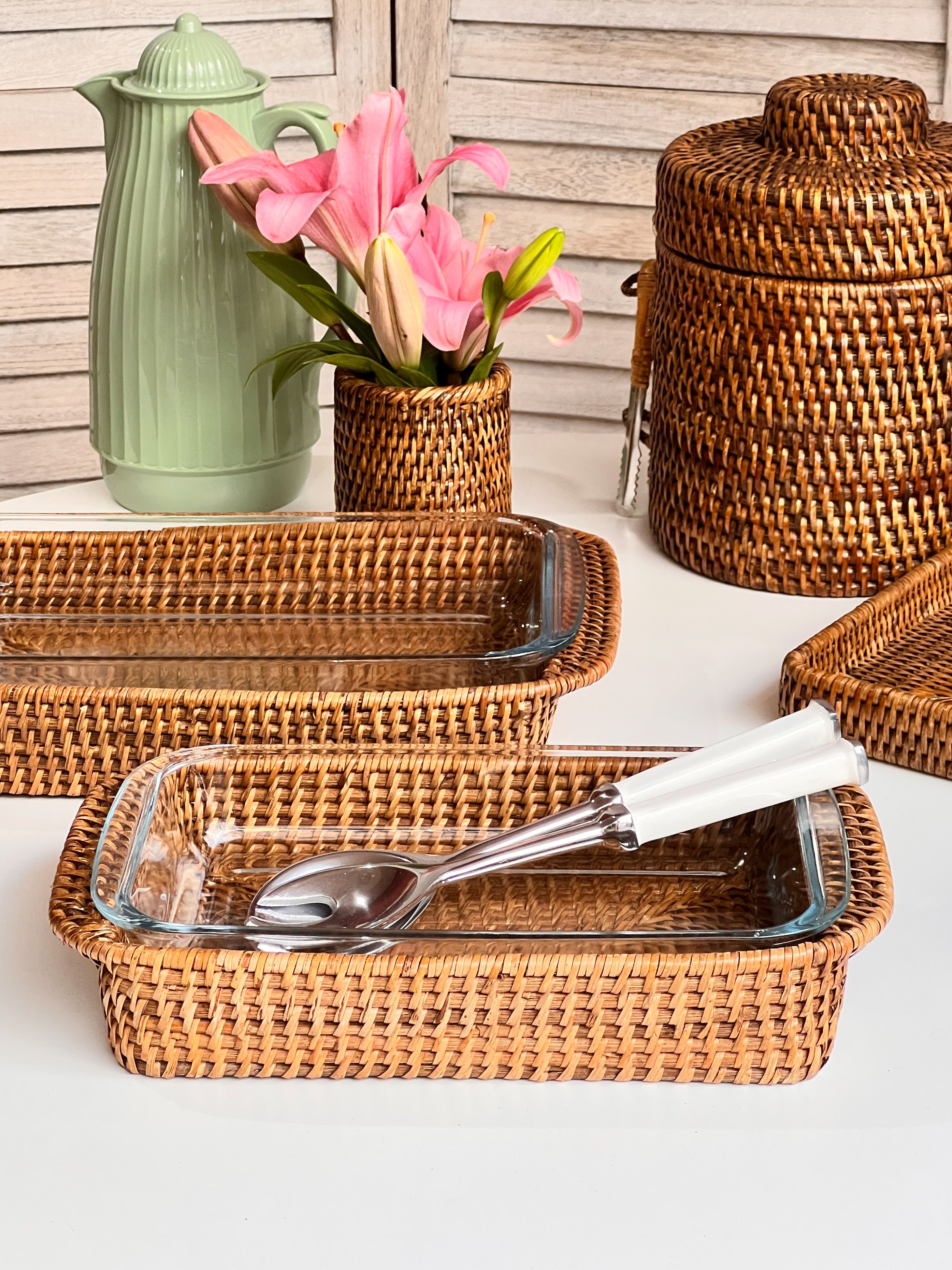SMALL GLASS RATTAN TRAY
