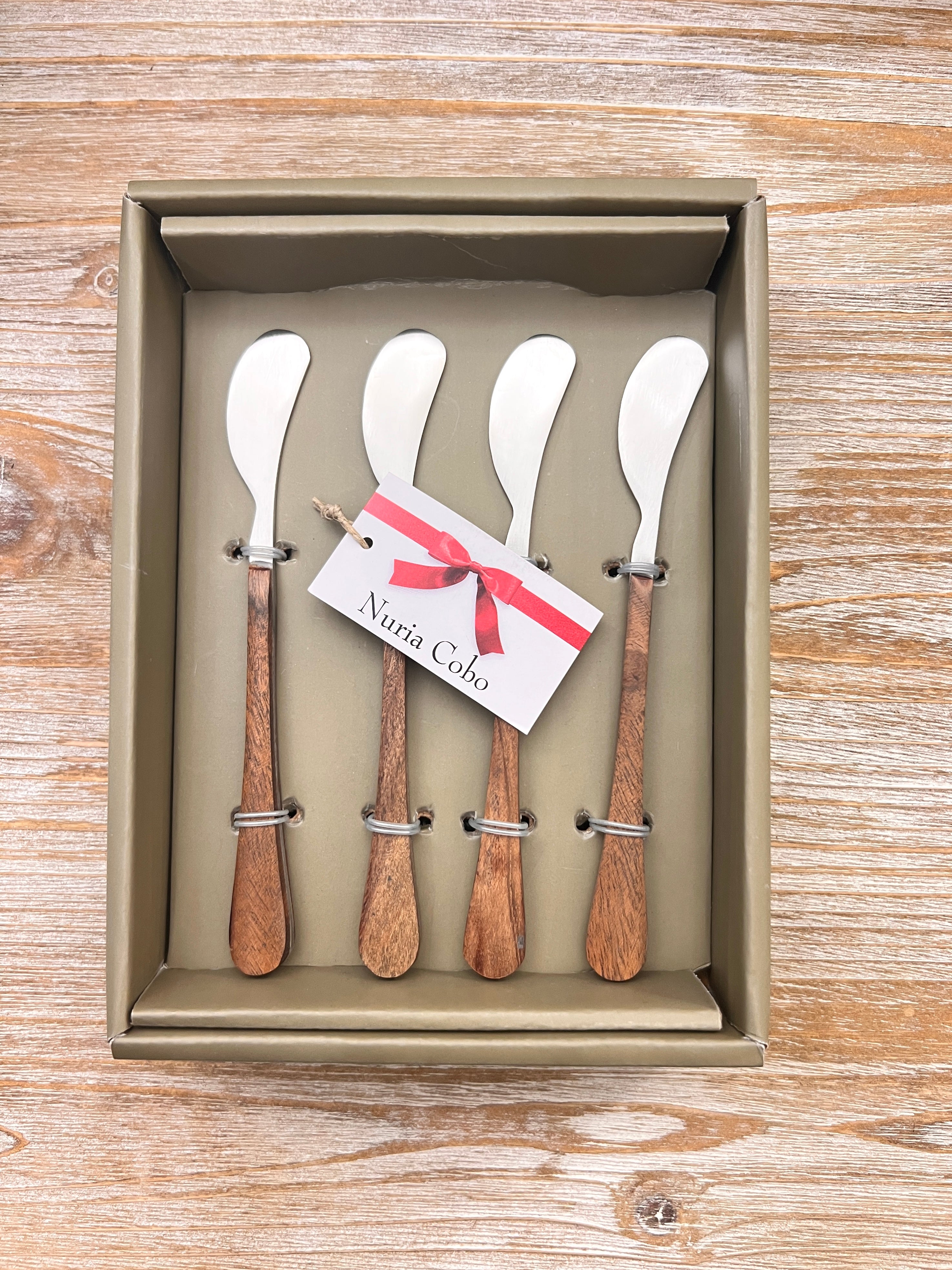 CUCHILLOS MANTEQUILLA MADERA (Set de 4)