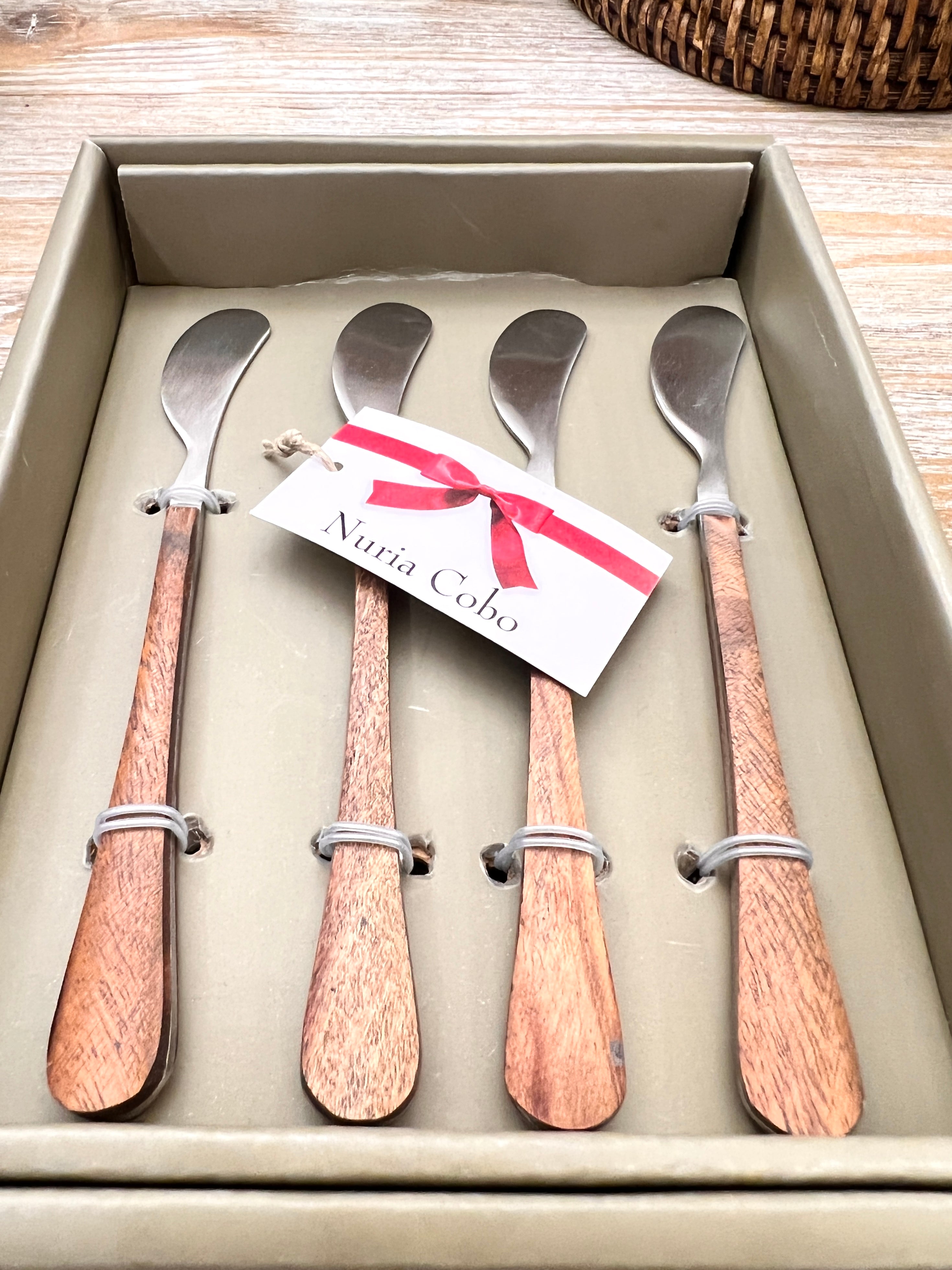 CUCHILLOS MANTEQUILLA MADERA (Set de 4)